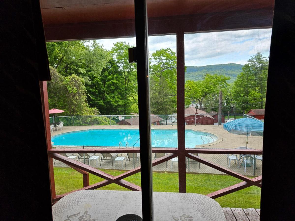 The Gold Eagle Vila Lake George Exterior foto